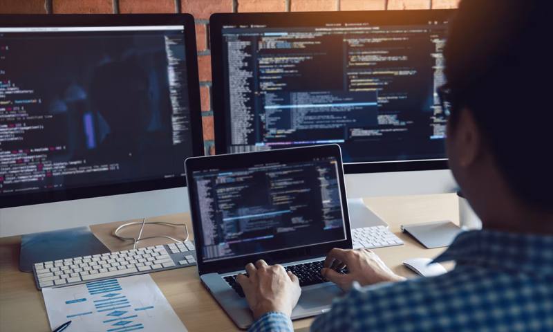 数据科学选型：R与Python如何赋能固阳县网站建设？